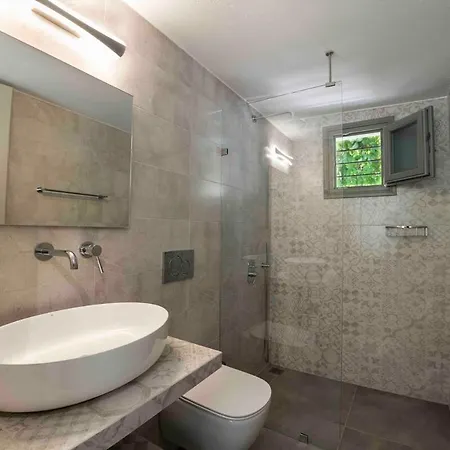 Modern Getaway In Parikia